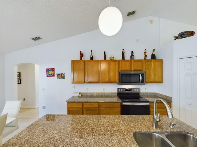 kitchen featuring visible vents, electric range oven, stainless steel microwave, hanging light fixtures, and a sink