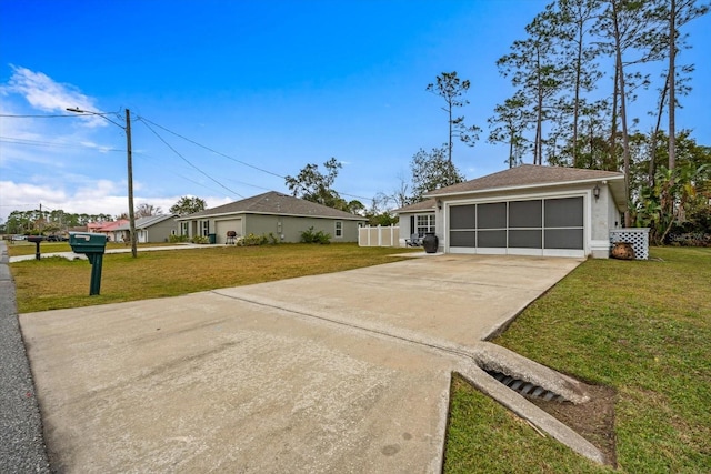 single story home featuring a front lawn