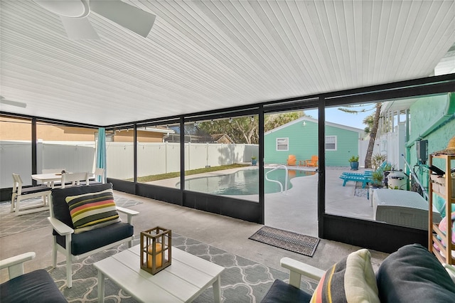 sunroom / solarium with ceiling fan