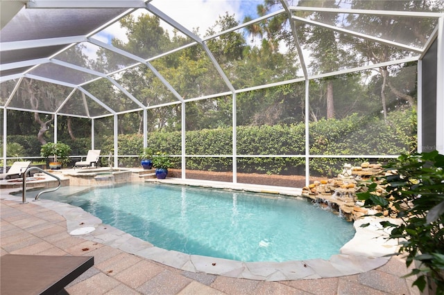 view of swimming pool featuring a lanai, an in ground hot tub, and a patio