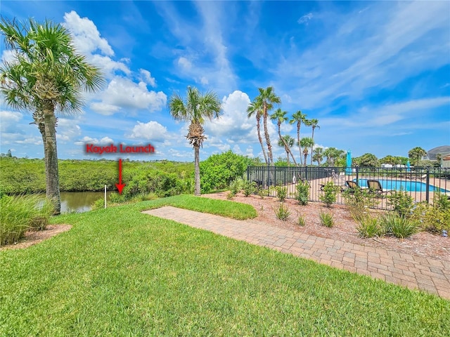 view of yard featuring a water view