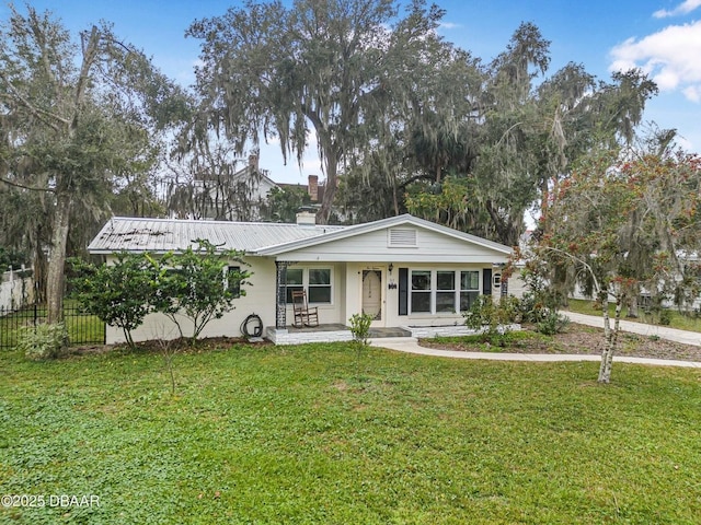 view of front of house with a front lawn and covered porch