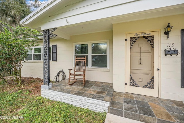 doorway to property with covered porch