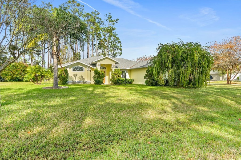 view of front of house with a front lawn