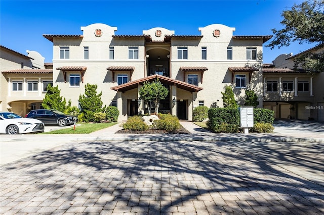 view of mediterranean / spanish-style house