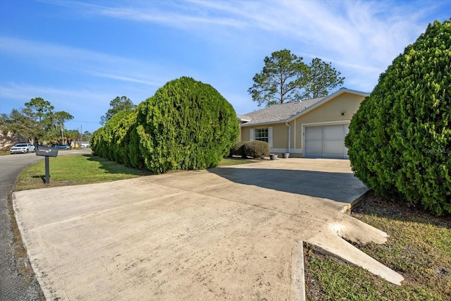 view of front facade featuring a front yard and a garage