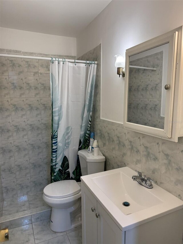 3565 NW 81st Ter, Miami, FL 33147 - full bath featuring a tile shower, toilet, tile walls, and vanity