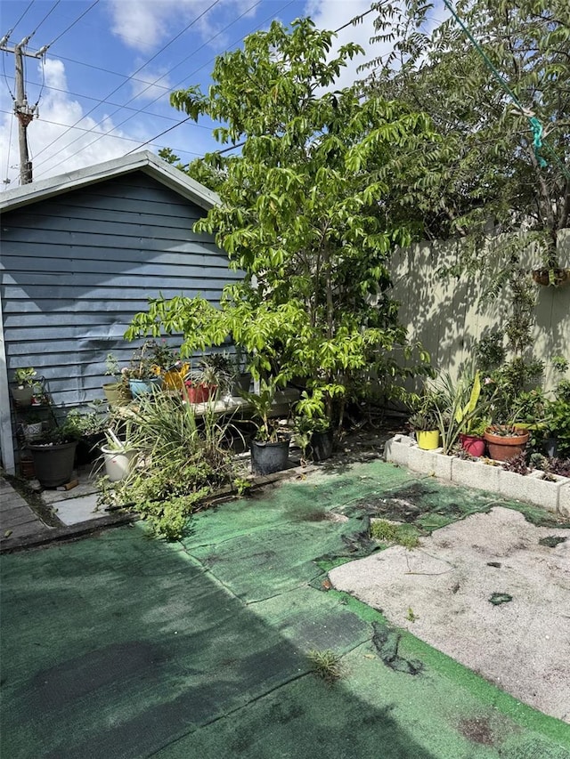 3565 NW 81st Ter, Miami, FL 33147 - view of yard