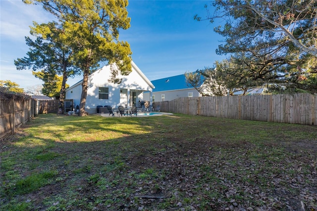 view of yard featuring a patio