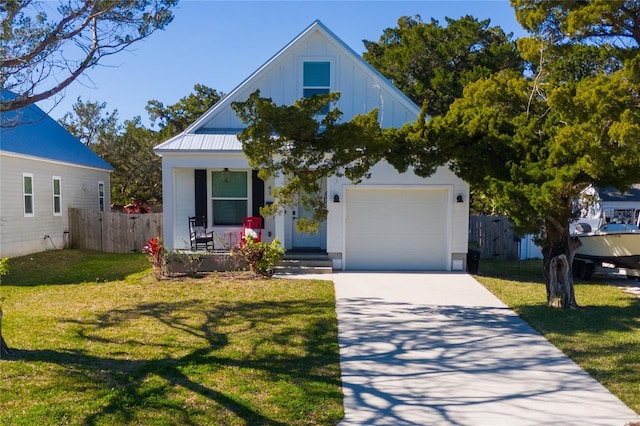 view of front of home featuring a front lawn