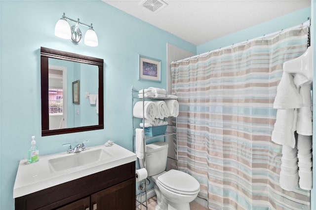 bathroom with a shower with curtain, vanity, and toilet