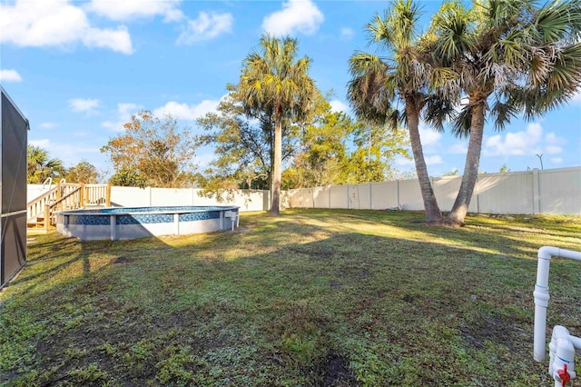 view of yard featuring a fenced in pool