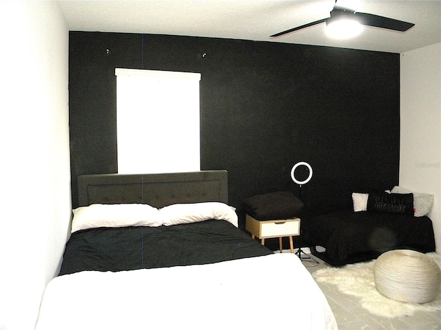 bedroom with ceiling fan