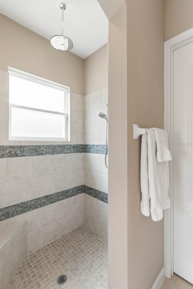 bathroom featuring a tile shower