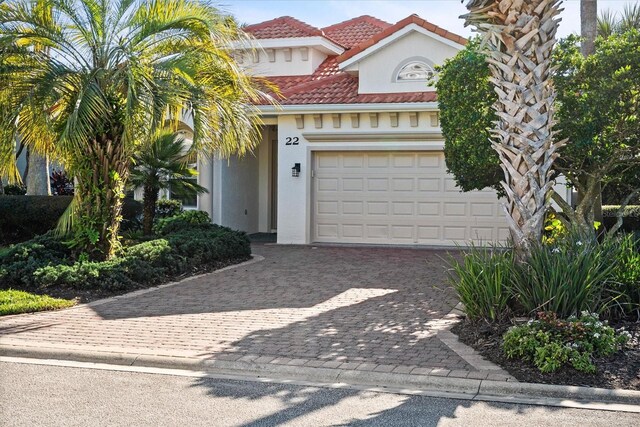 view of front facade featuring a garage