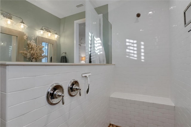 bathroom featuring tiled shower