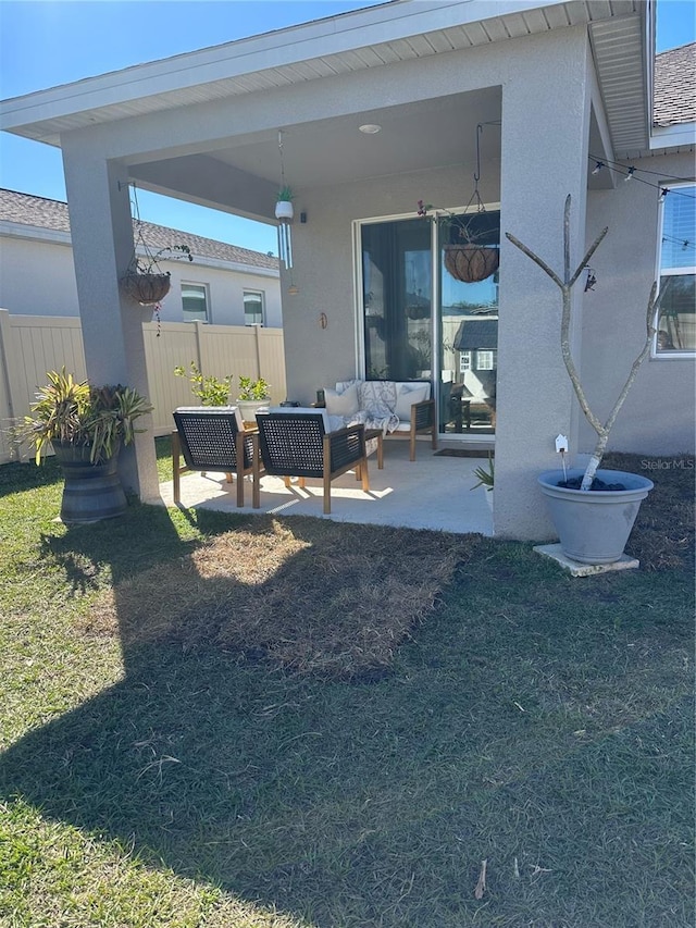 view of yard featuring outdoor lounge area and a patio area