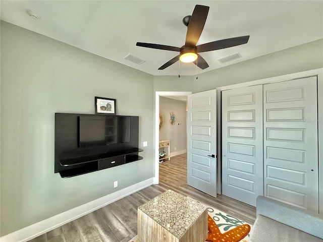 living room featuring hardwood / wood-style flooring and ceiling fan