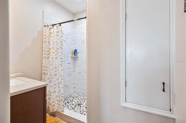 bathroom featuring a shower with shower curtain and vanity