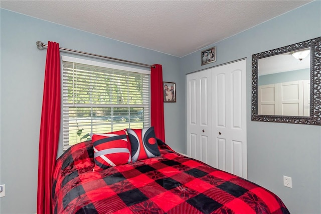 bedroom featuring a closet and a textured ceiling