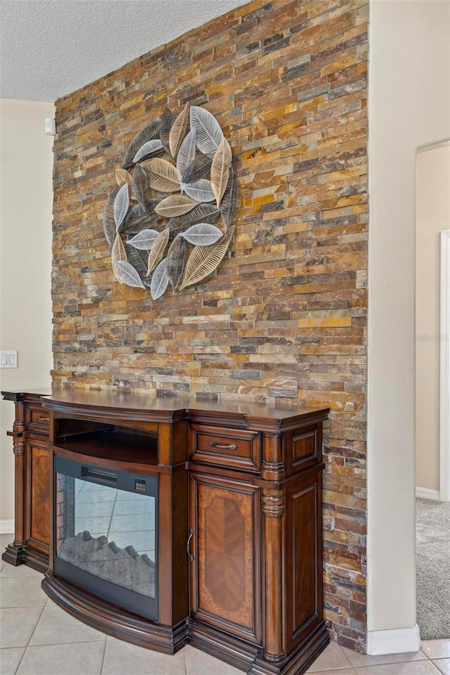 room details featuring a textured ceiling and carpet