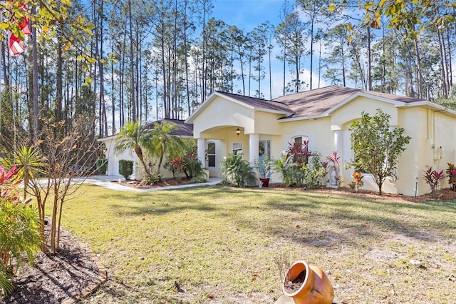 view of front facade with a front yard