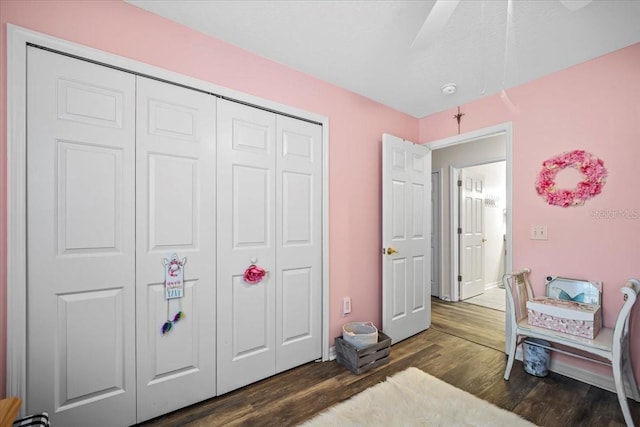 bedroom featuring ceiling fan, a closet, and dark hardwood / wood-style floors