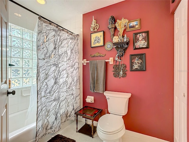 bathroom featuring toilet and shower / bathtub combination with curtain