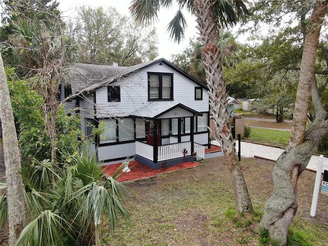 view of front facade with a porch and a front lawn