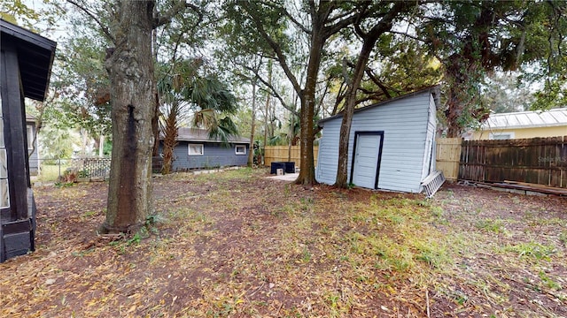 view of yard with a storage shed