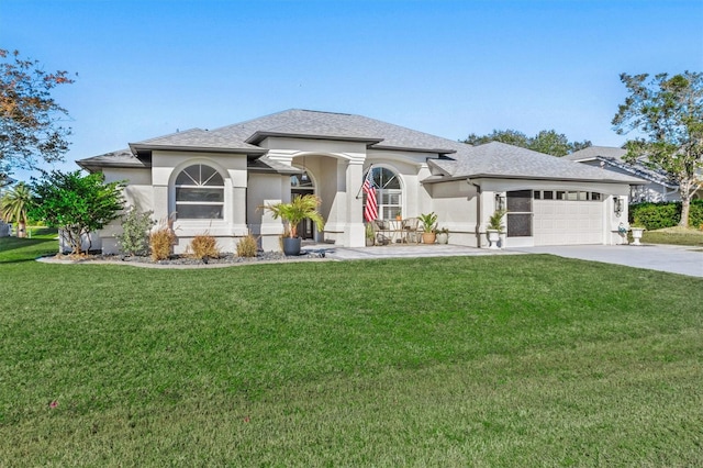 view of front of house with a front lawn and a garage