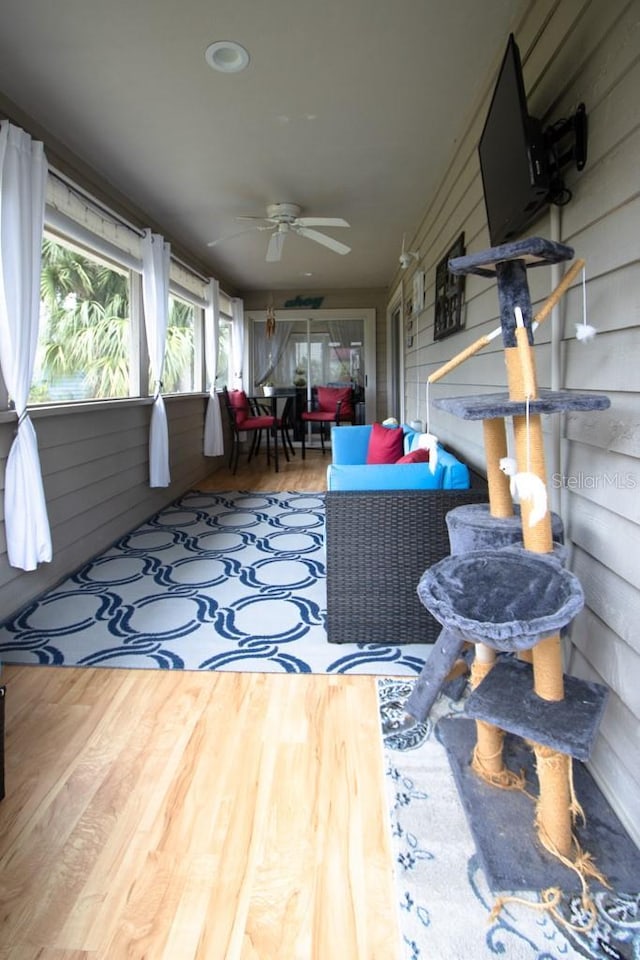 sunroom with ceiling fan