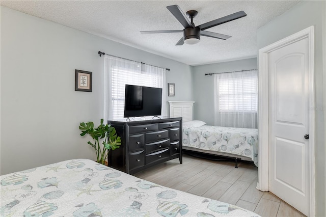 bedroom featuring ceiling fan and a textured ceiling