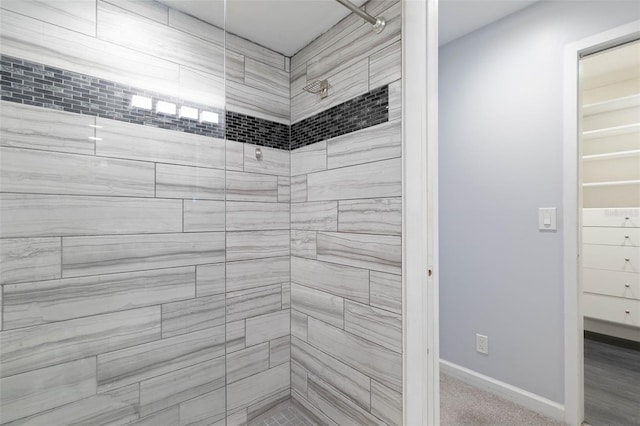 bathroom featuring a tile shower