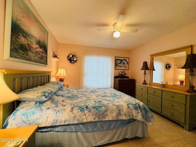 bedroom featuring ceiling fan and a textured ceiling