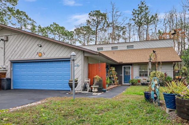 ranch-style home featuring a front lawn and a garage