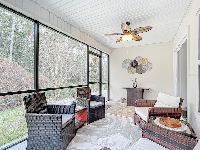 sunroom / solarium featuring ceiling fan