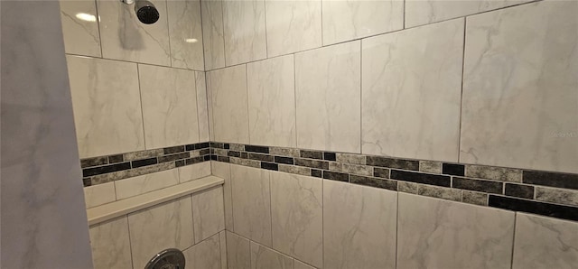 room details featuring tiled shower