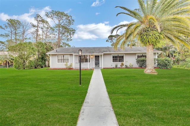 view of front facade featuring a front yard