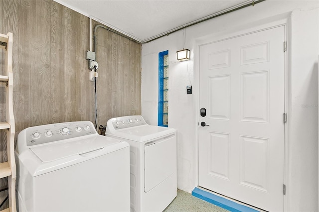 washroom featuring washer and clothes dryer