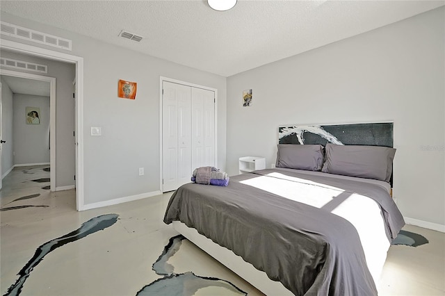 bedroom with a textured ceiling and a closet