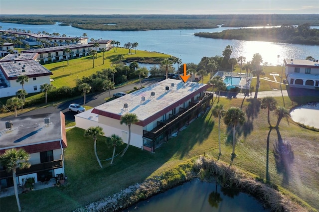 bird's eye view with a water view