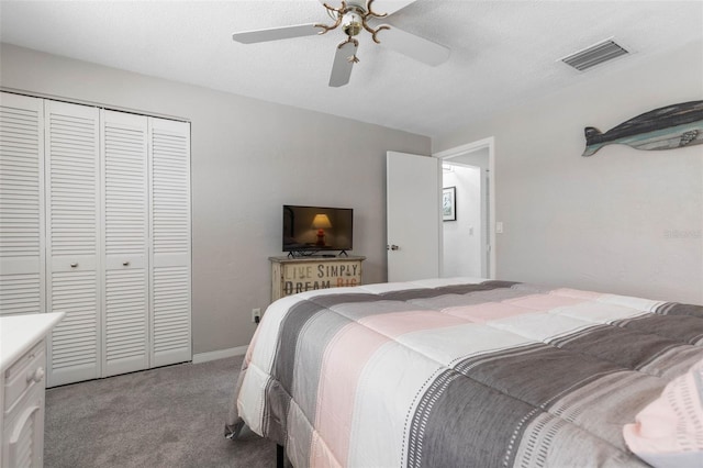 bedroom featuring ceiling fan, a textured ceiling, light carpet, visible vents, and a closet