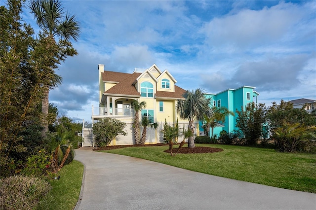 view of front of house with a front lawn