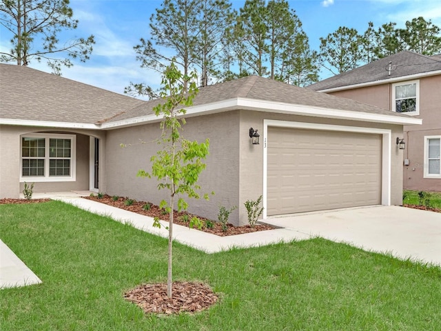 view of front facade featuring a front yard and a garage