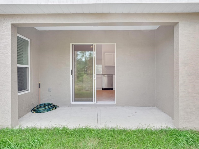 property entrance featuring a patio