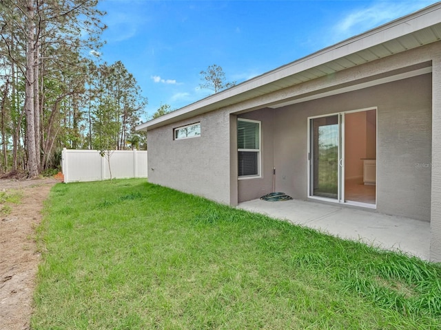 view of yard featuring a patio area