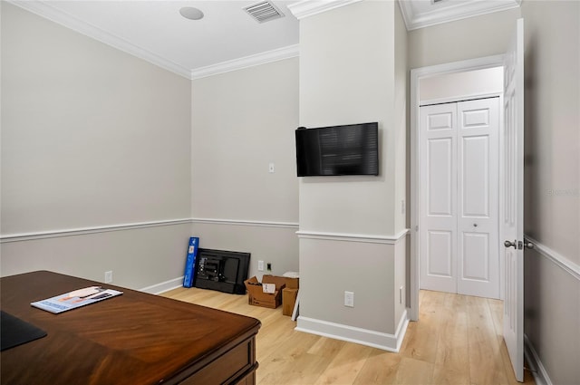 office with crown molding and light hardwood / wood-style flooring