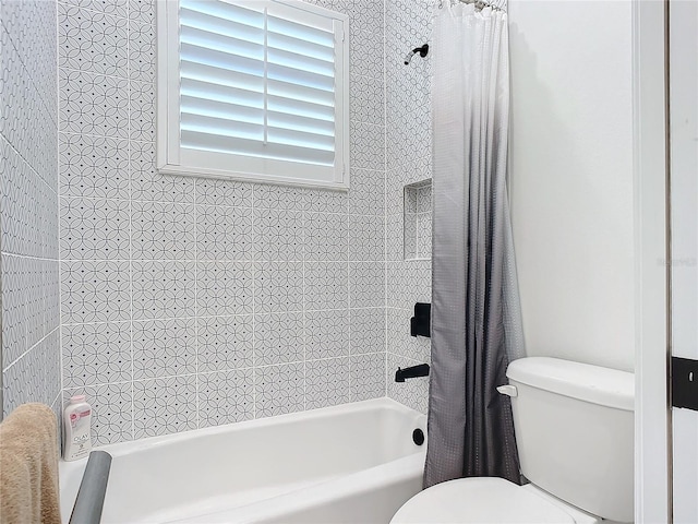 bathroom featuring toilet and shower / tub combo