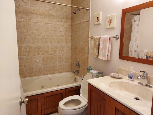 full bathroom featuring shower / bath combo with shower curtain, toilet, and vanity